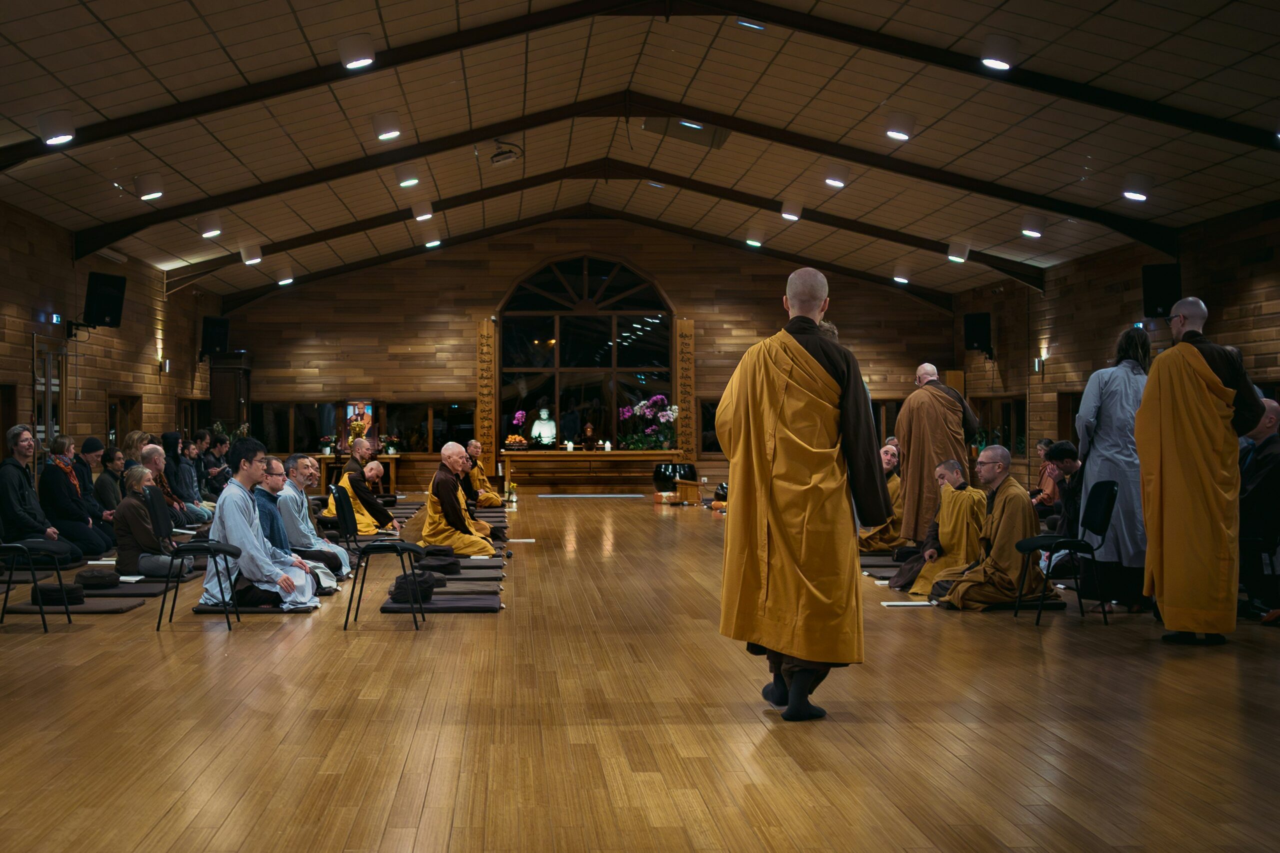 Screenshot of a popular hypnosis app interface showing calming visuals