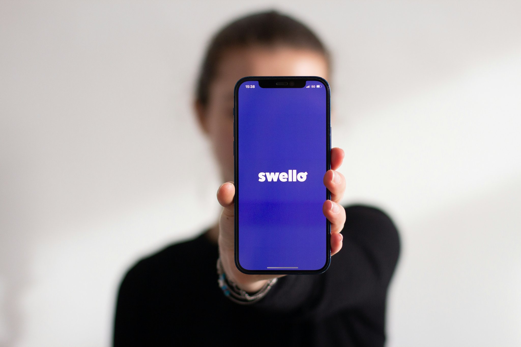 Infographic showing sleep cycles and benefits of deep rest