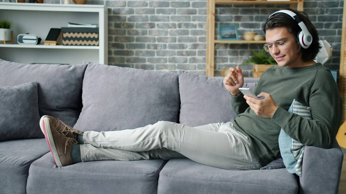 Graph showing how stress impacts cortisol levels and contributes to weight gain.