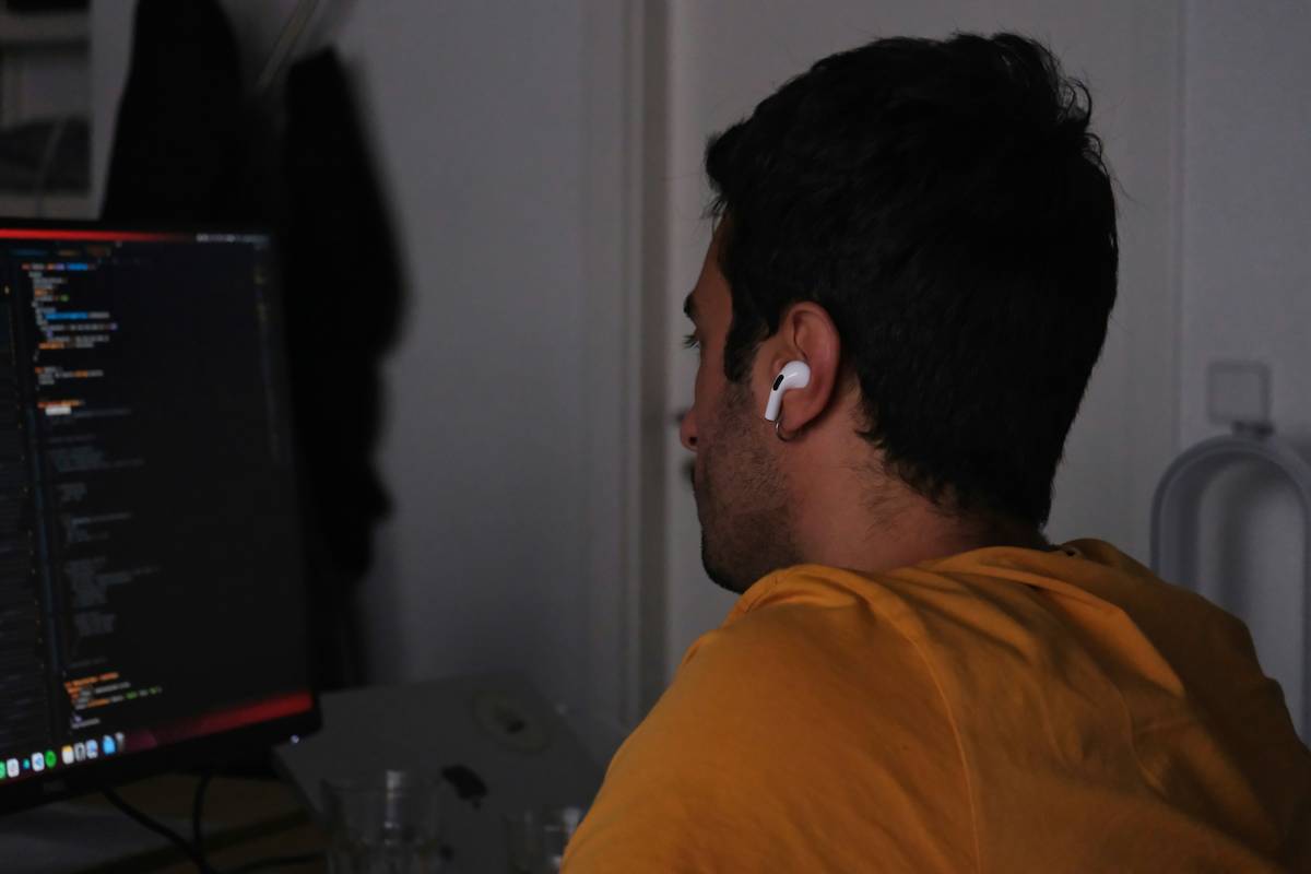 Screenshot of a smartphone displaying a hypnosis app interface with meditation options.